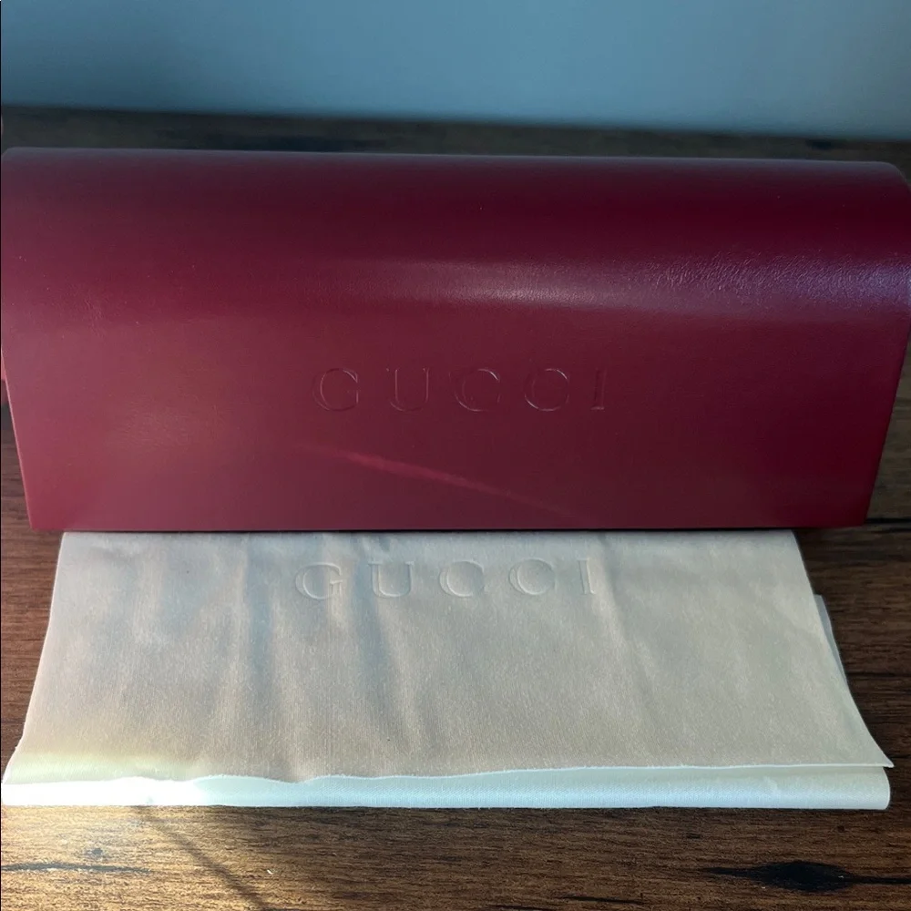 Gucci Women's Black Sunglasses with Gold Accents - Picture 8 of 10